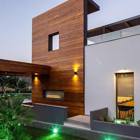 Vista Paraiso Villa *